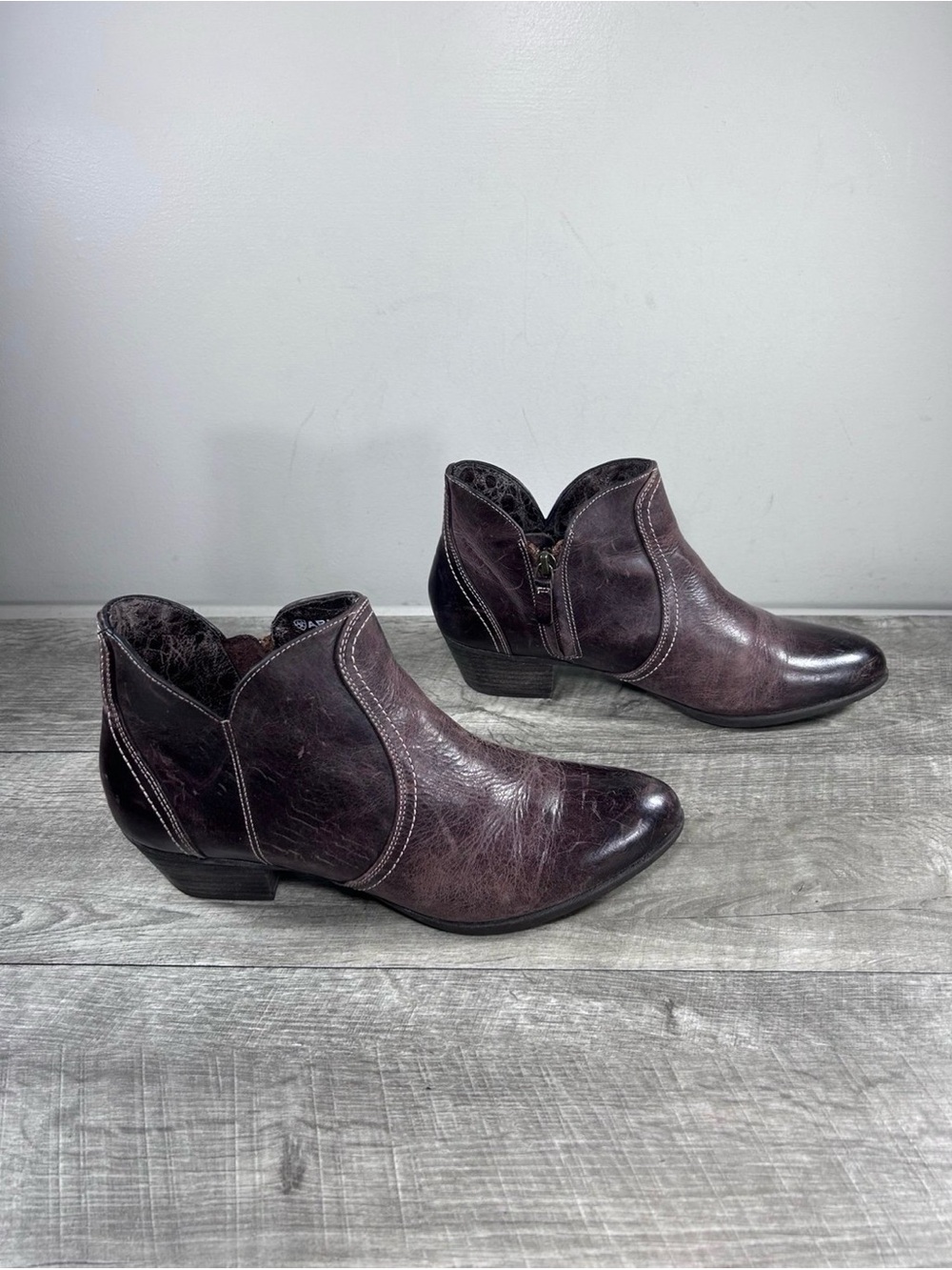 Ariat 10014282 Astor Ankle Distressed Leather Women’s Booties Boots Size 8.5